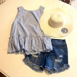 BeachBrunchLounge Blue&White Stripes